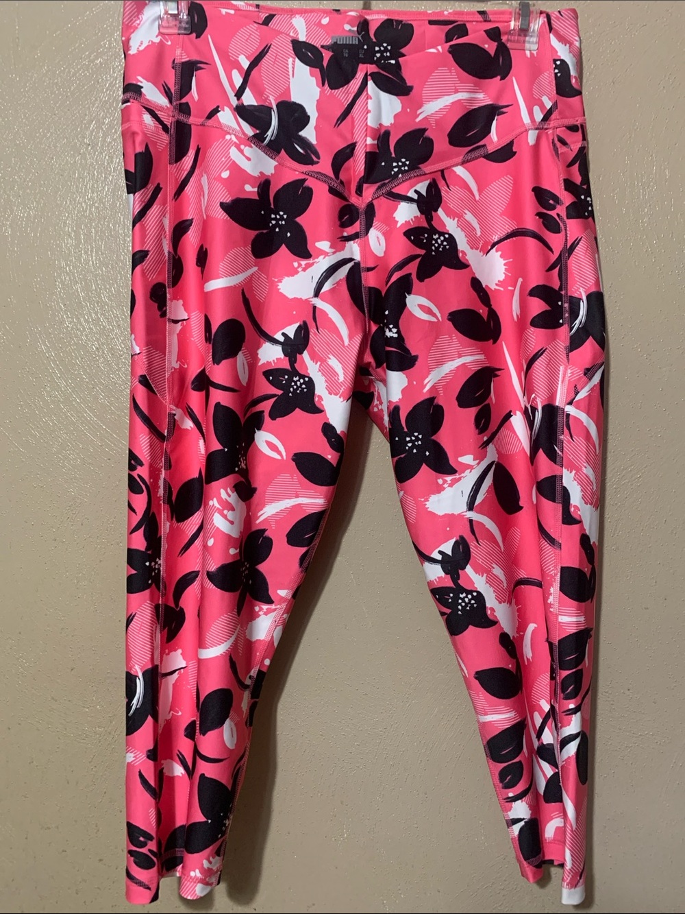 Puma size XL Pink Black White Floral Active Leggings NWT